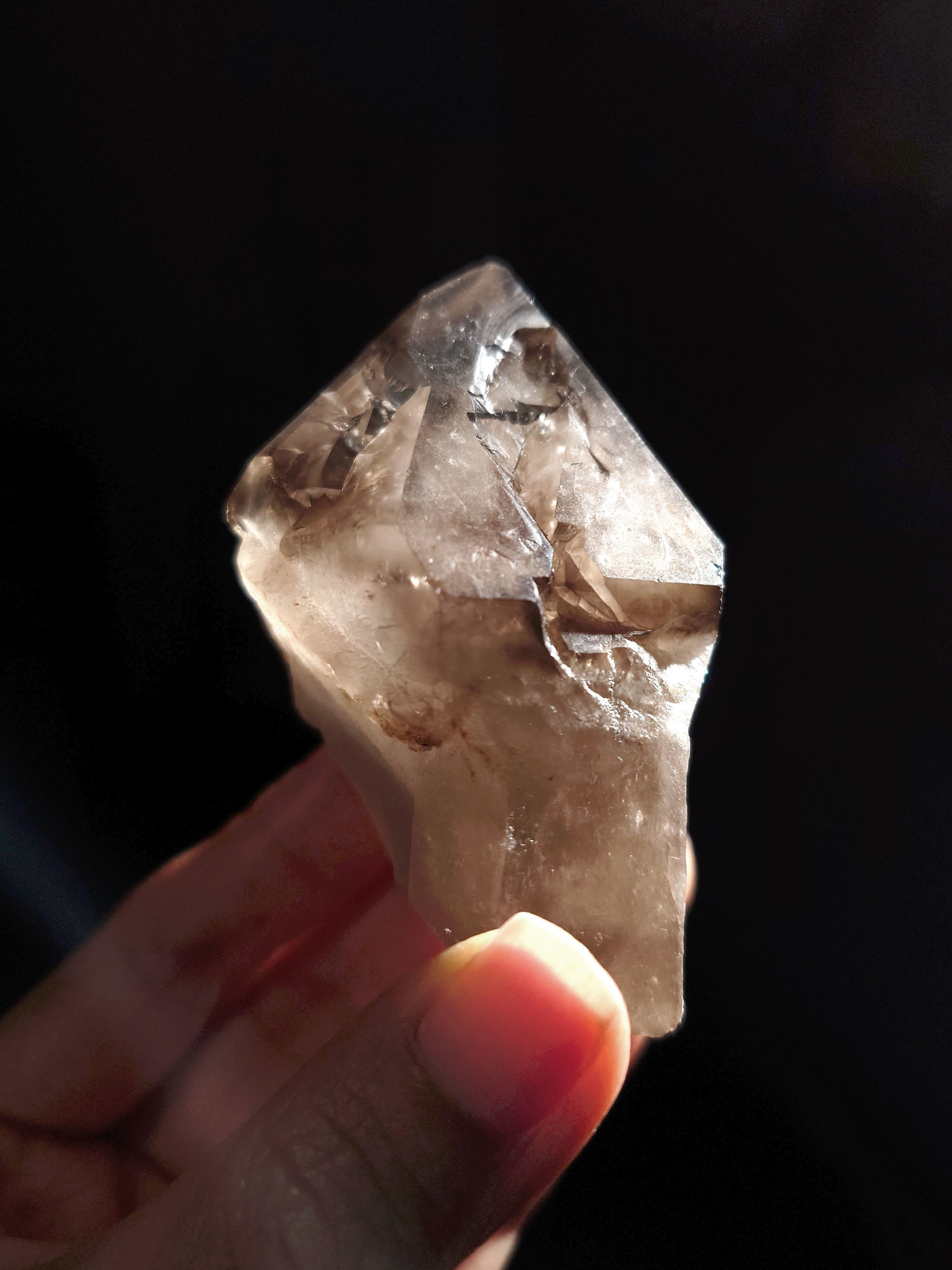 大師水晶 – 煙晶骨幹水晶 (eles-243-1) | 138g