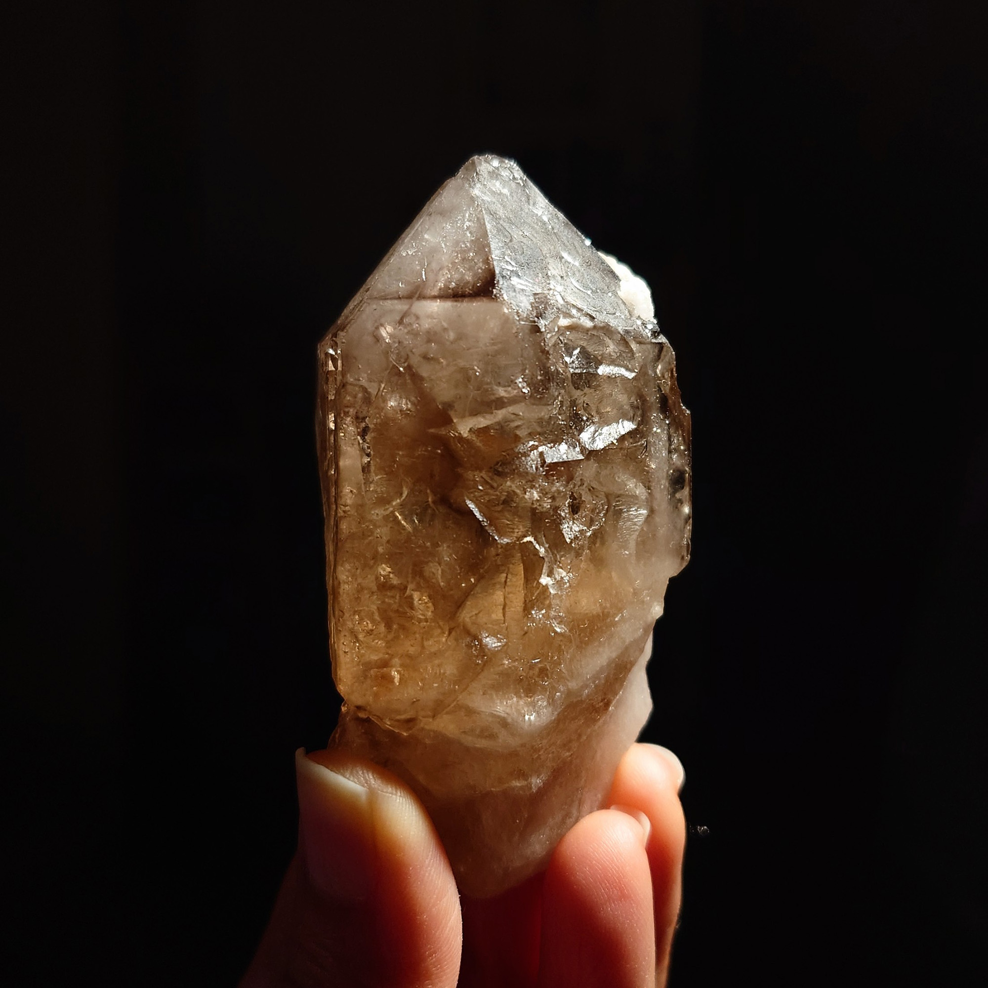 大師水晶 – 煙晶骨幹水晶 (eles-2432-2) | 115g